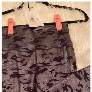 ZYIA Supreme Legging Size 4-EXCELLENT CONDITION